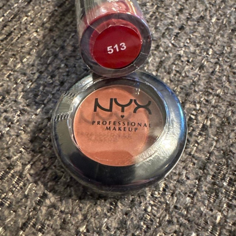 NYX blush and lipstick bundle - Picture 3 of 3
